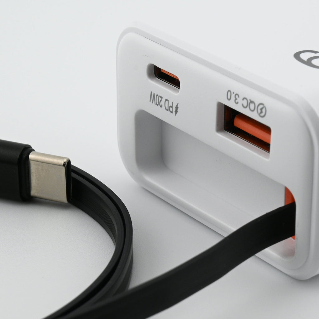 3-in-1 Schnellladegerät mit ausziehbarem USB-C Kabel