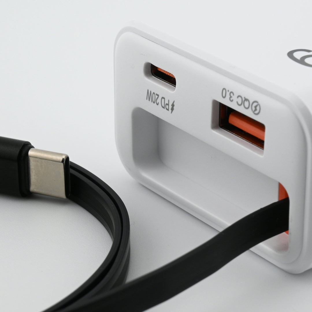 3-in-1 Schnellladegerät mit ausziehbarem USB-C Kabel