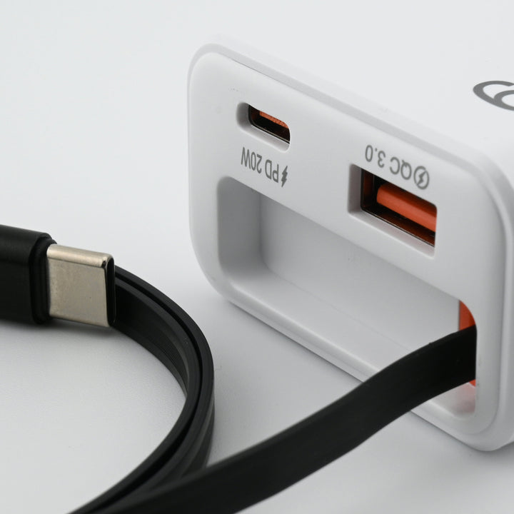 3-in-1 Schnellladegerät mit ausziehbarem USB-C Kabel