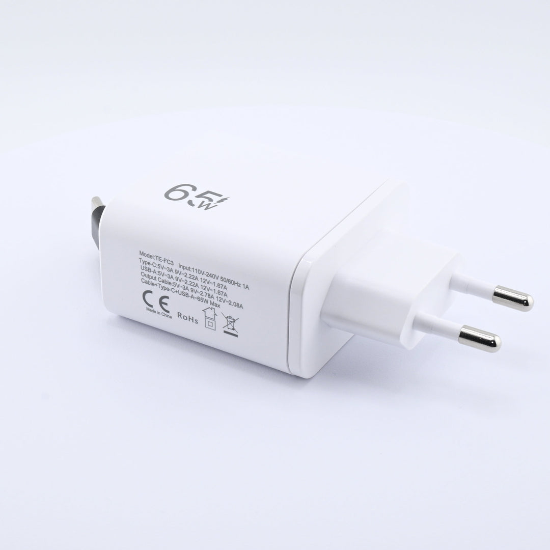 3-in-1 Schnellladegerät mit ausziehbarem USB-C Kabel
