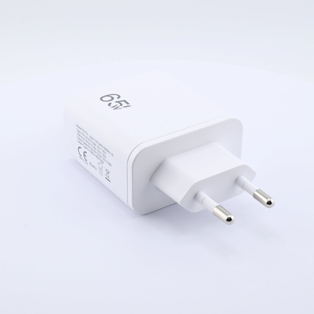 3-in-1 Schnellladegerät mit ausziehbarem USB-C Kabel