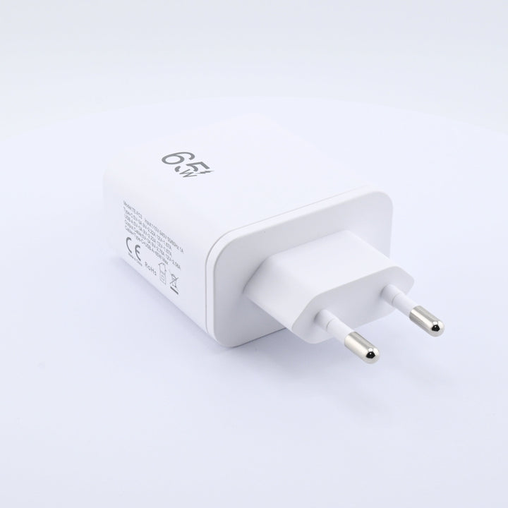 3-in-1 Schnellladegerät mit ausziehbarem USB-C Kabel