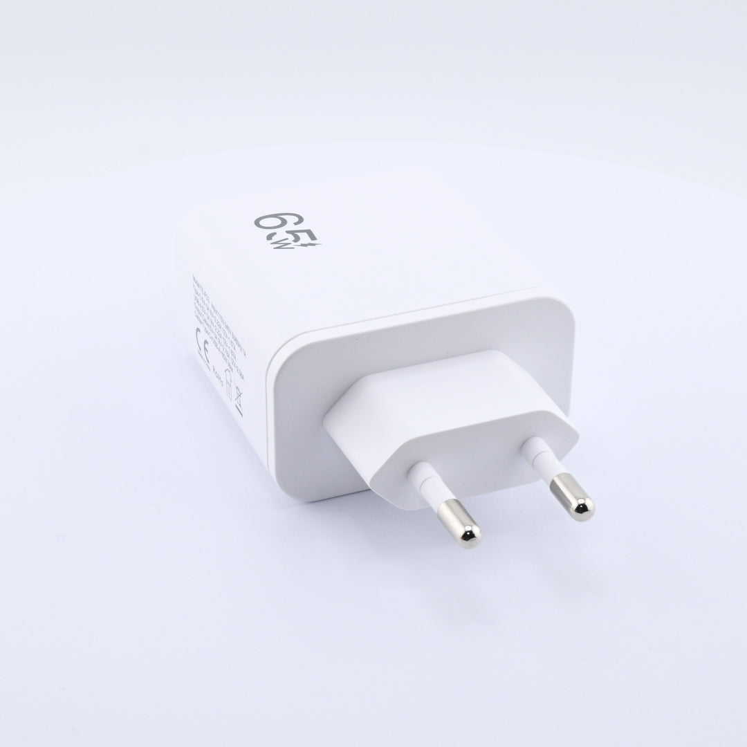 3-in-1 Schnellladegerät mit ausziehbarem USB-C Kabel