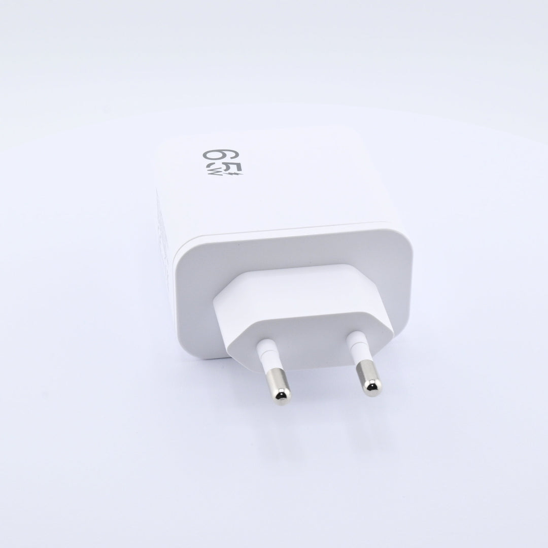 3-in-1 Schnellladegerät mit ausziehbarem USB-C Kabel