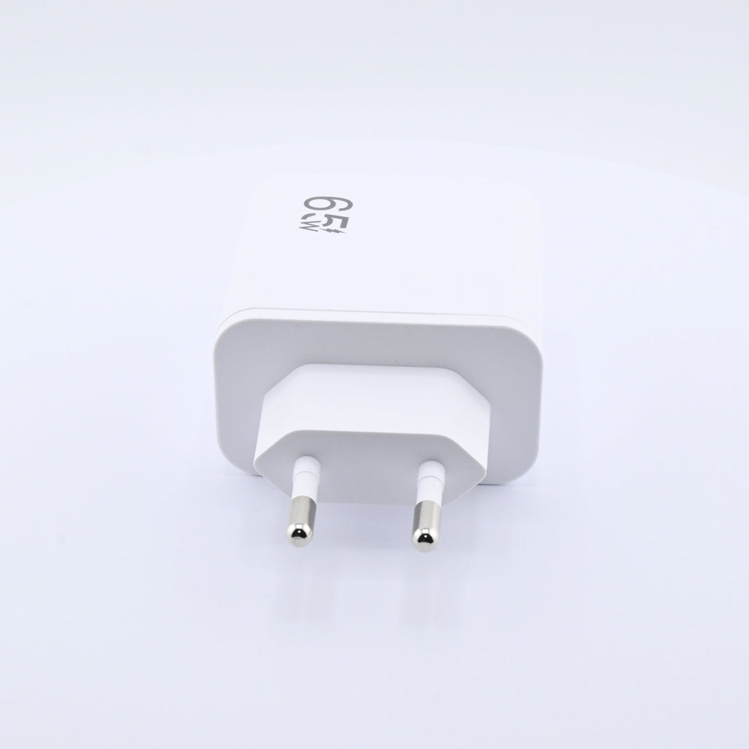3-in-1 Schnellladegerät mit ausziehbarem USB-C Kabel