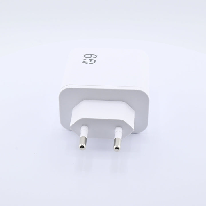3-in-1 Schnellladegerät mit ausziehbarem USB-C Kabel