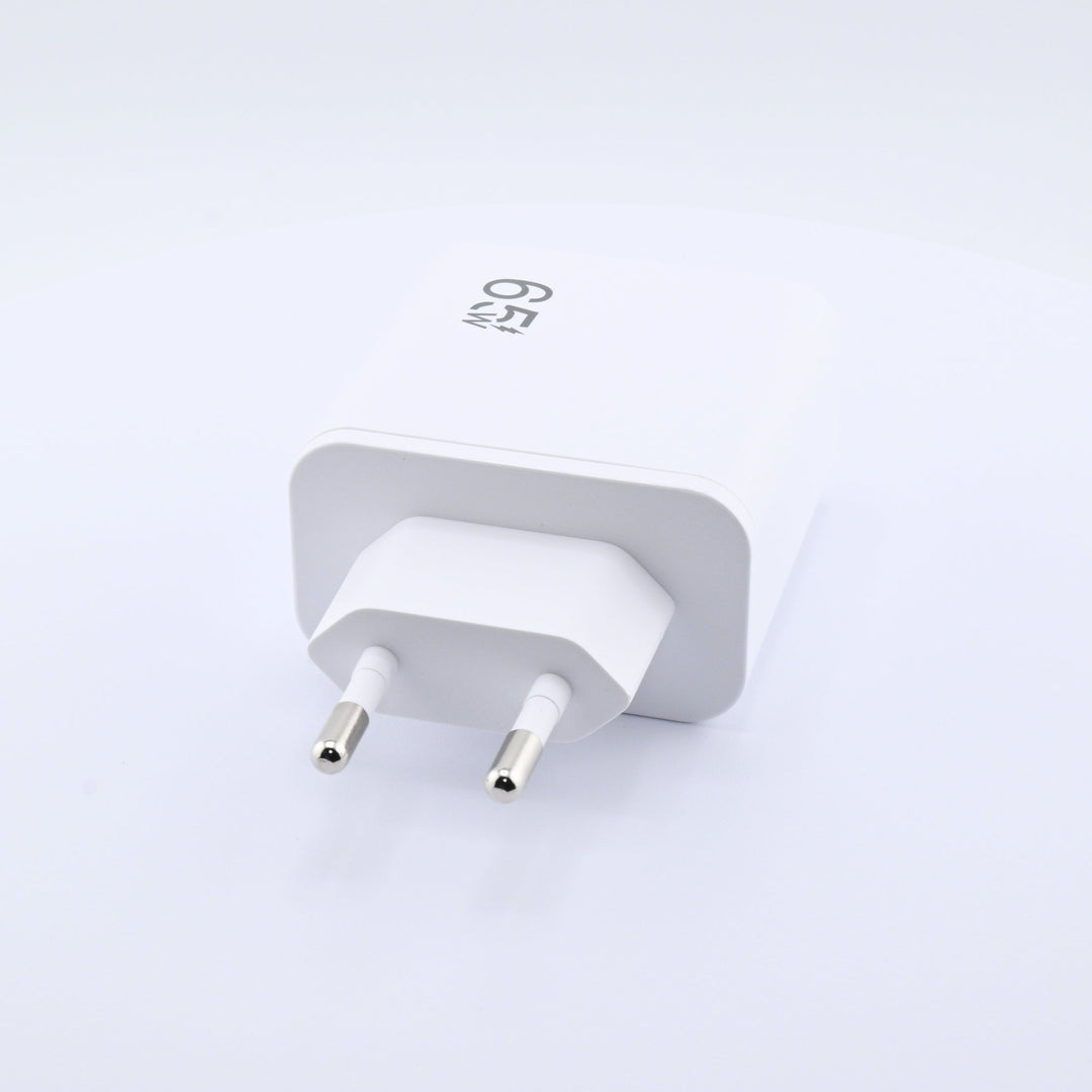 3-in-1 Schnellladegerät mit ausziehbarem USB-C Kabel