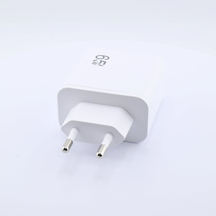 3-in-1 Schnellladegerät mit ausziehbarem USB-C Kabel