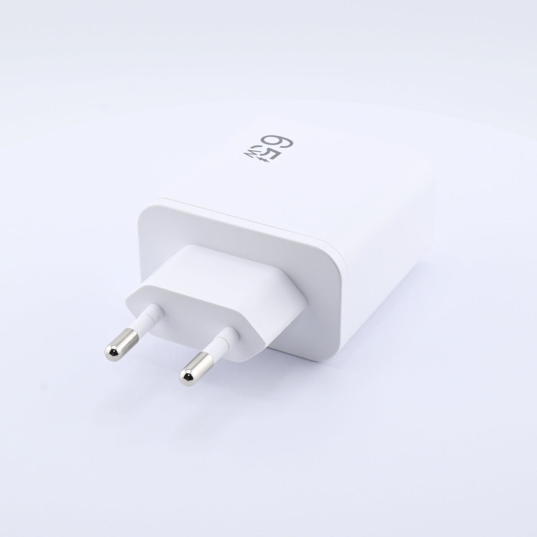 3-in-1 Schnellladegerät mit ausziehbarem USB-C Kabel