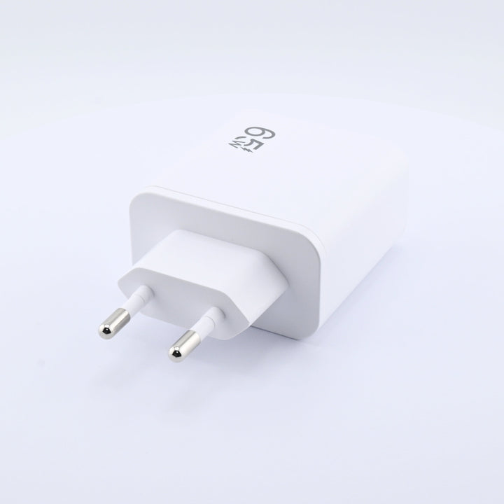 3-in-1 Schnellladegerät mit ausziehbarem USB-C Kabel