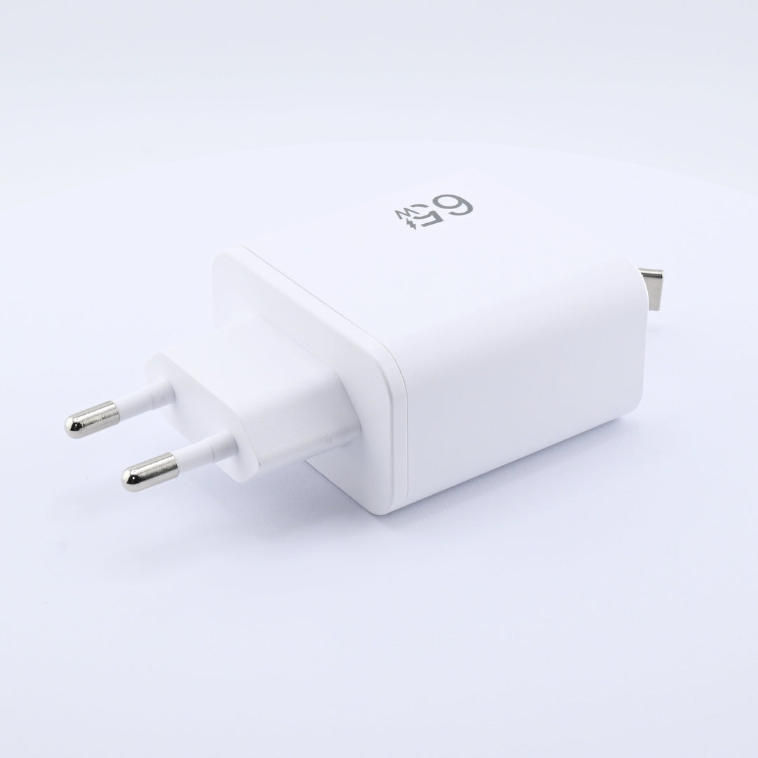 3-in-1 Schnellladegerät mit ausziehbarem USB-C Kabel