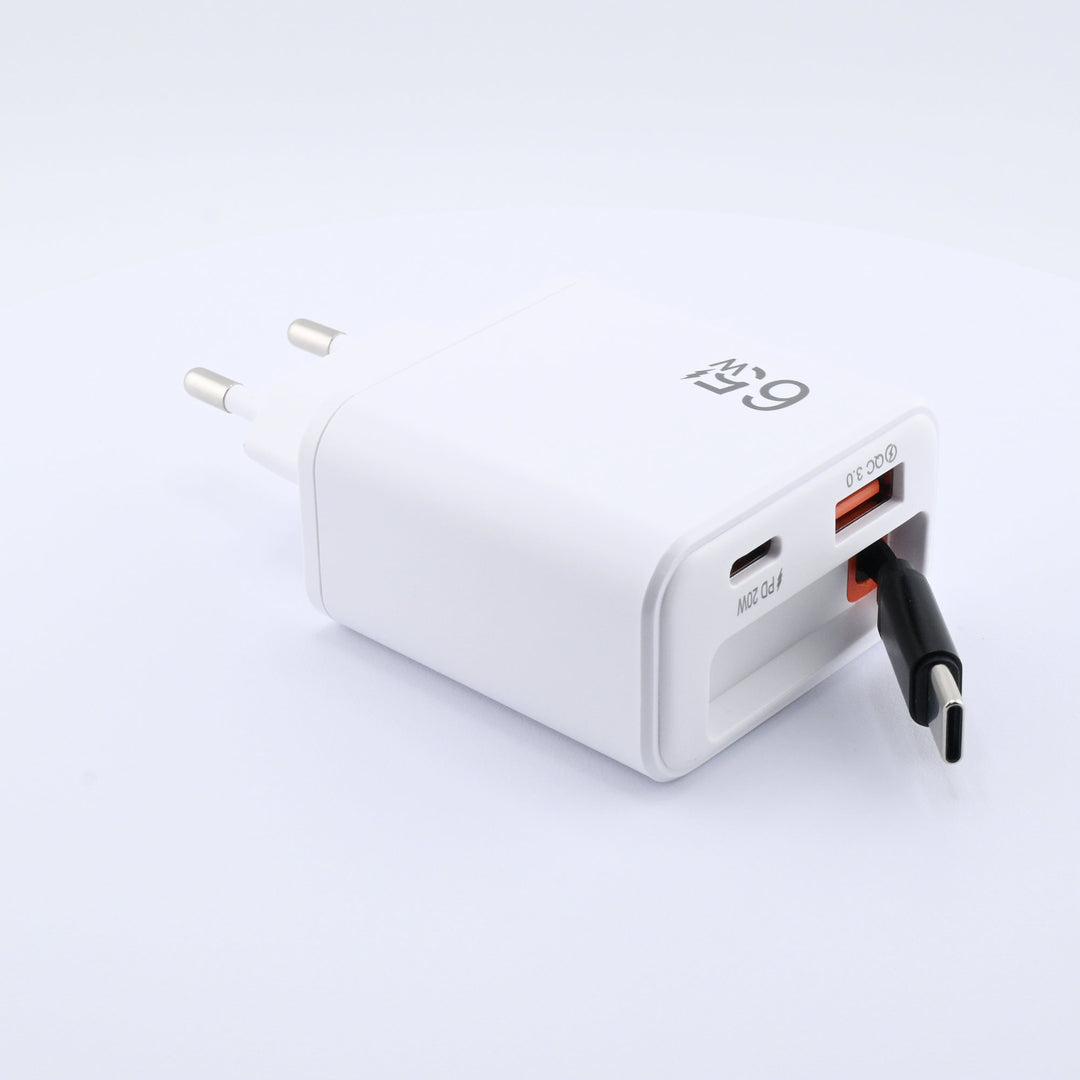3-in-1 Schnellladegerät mit ausziehbarem USB-C Kabel