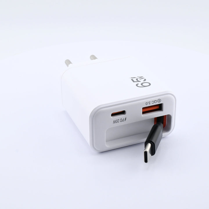 3-in-1 Schnellladegerät mit ausziehbarem USB-C Kabel