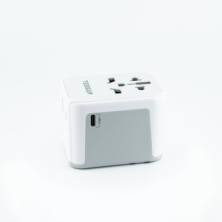 6-in-1 Universal Reiseadapter von TESSAN mit USB &amp; USB-C