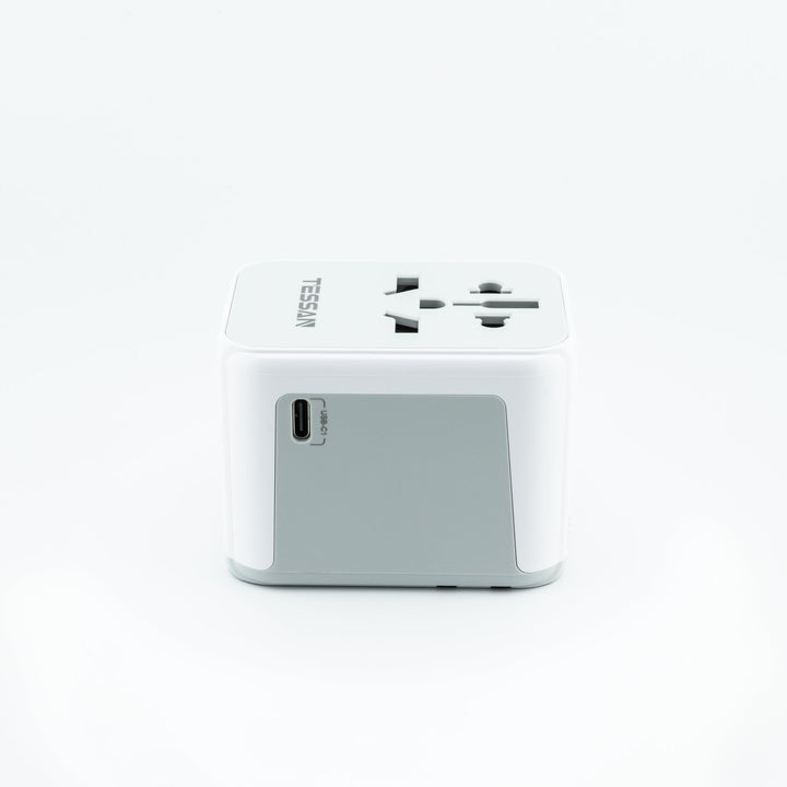 6-in-1 Universal Reiseadapter von TESSAN mit USB &amp; USB-C