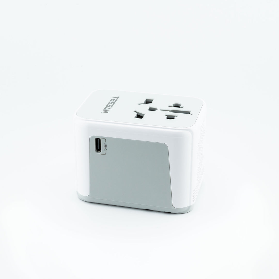 6-in-1 Universal Reiseadapter von TESSAN mit USB &amp; USB-C