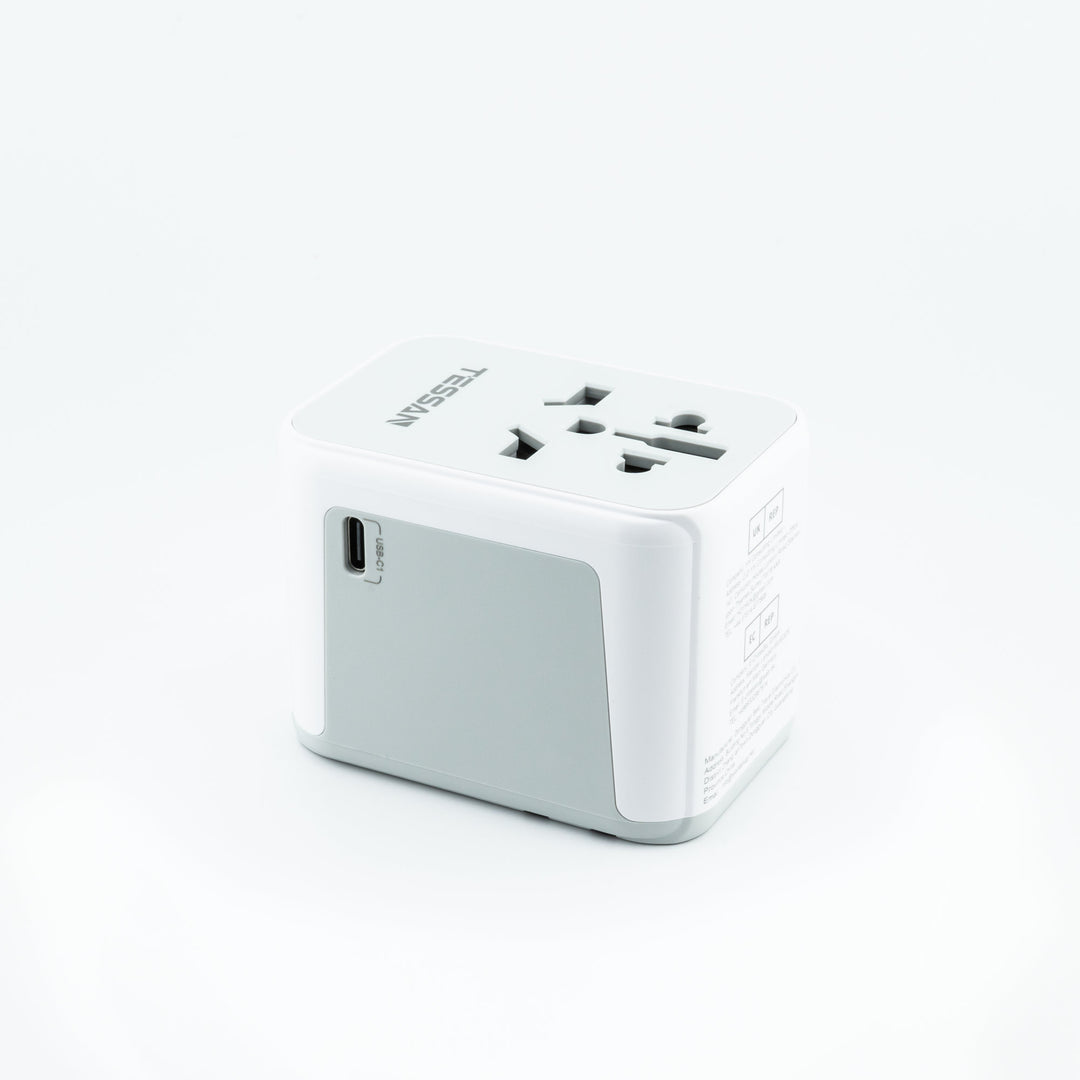 6-in-1 Universal Reiseadapter von TESSAN mit USB &amp; USB-C